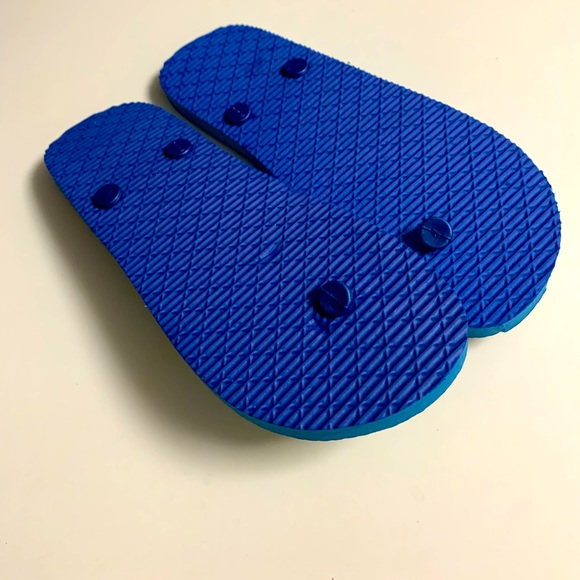 Womens flip flops sz 7, 8.  Summer fun is right around the corner. - Picture 2 of 4